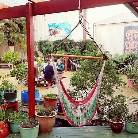 Bazil'S Backpackers Bbh Hostel & Surf School Westport Exterior foto