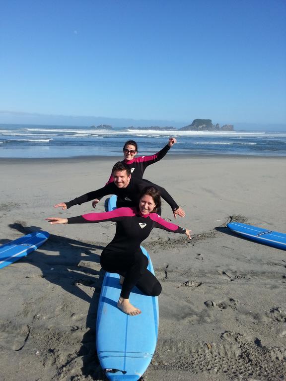 Bazil'S Backpackers Bbh Hostel & Surf School Westport Exterior foto