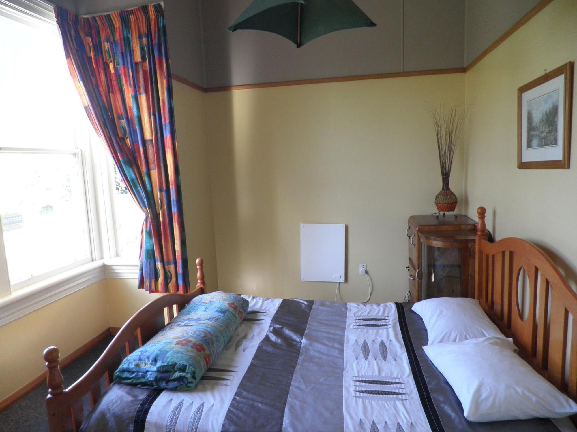 Bazil'S Backpackers Bbh Hostel & Surf School Westport Exterior foto