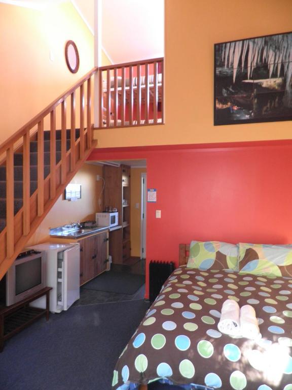 Bazil'S Backpackers Bbh Hostel & Surf School Westport Exterior foto