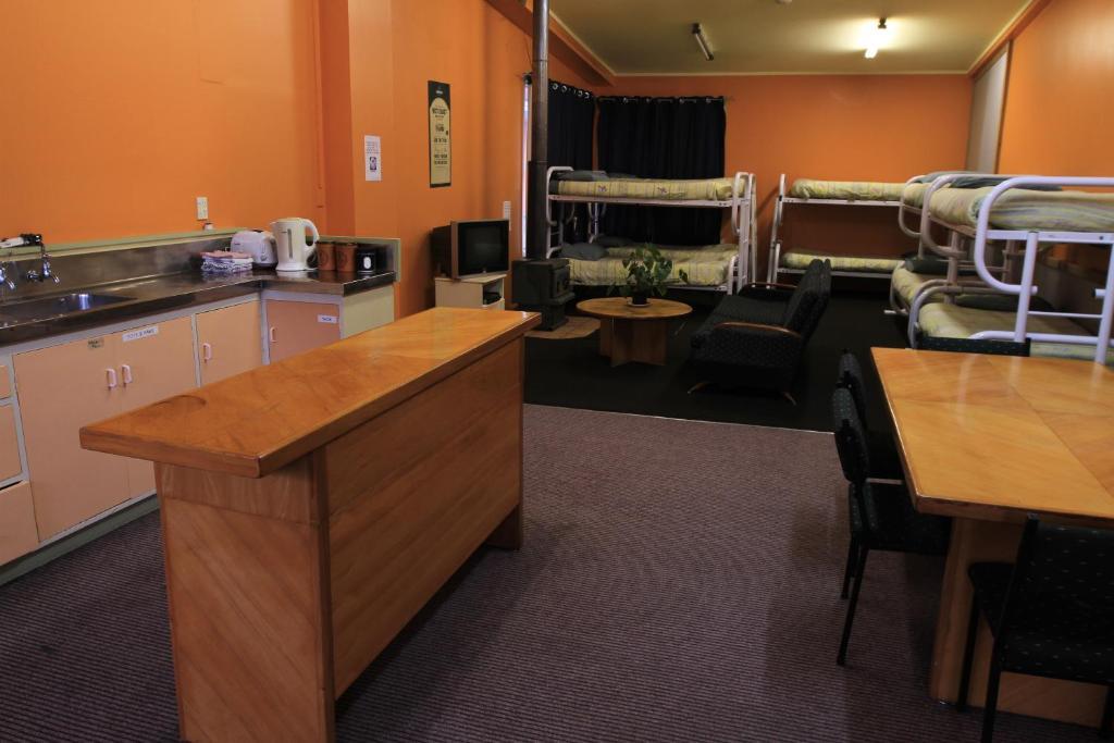 Bazil'S Backpackers Bbh Hostel & Surf School Westport Quarto foto