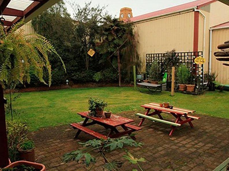 Bazil'S Backpackers Bbh Hostel & Surf School Westport Exterior foto