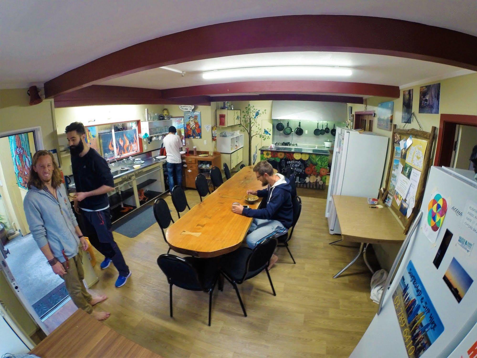 Bazil'S Backpackers Bbh Hostel & Surf School Westport Exterior foto