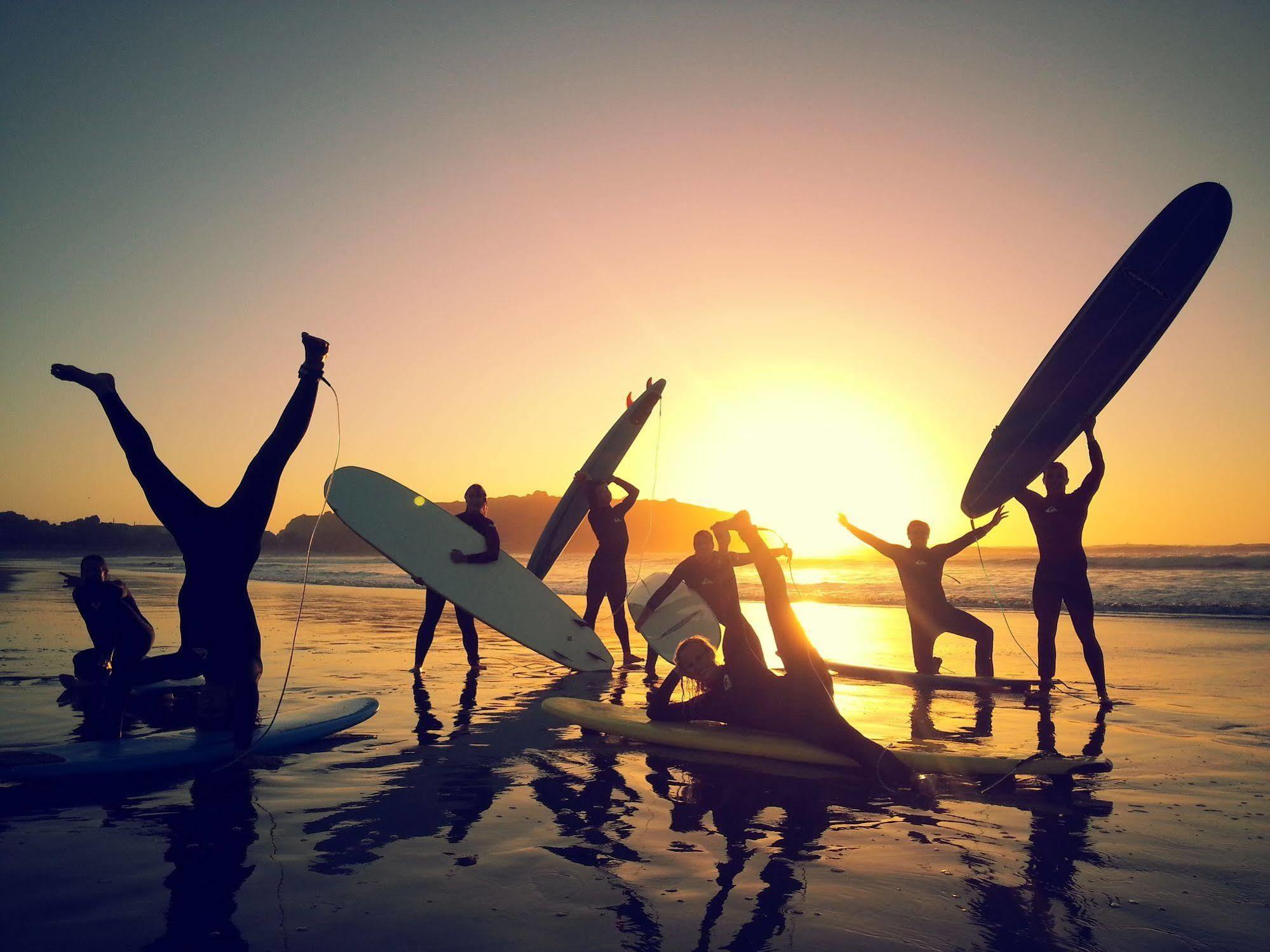 Bazil'S Backpackers Bbh Hostel & Surf School Westport Exterior foto