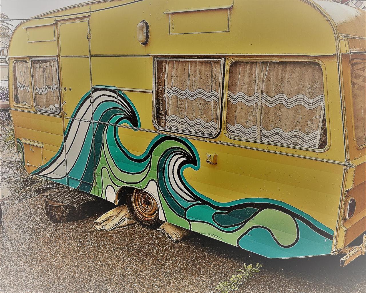 Bazil'S Backpackers Bbh Hostel & Surf School Westport Exterior foto